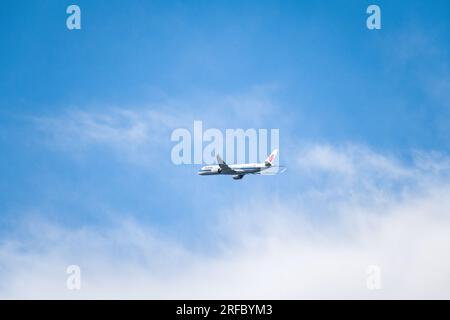 Cielo limpido volo China International A320-300 aereo Foto Stock