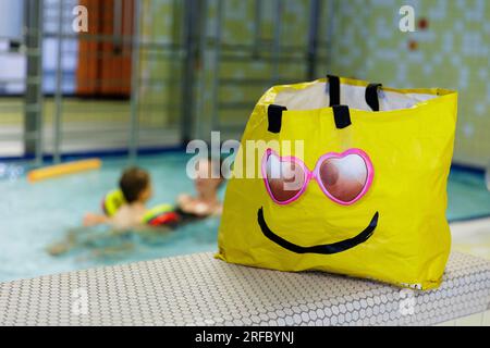 Bornheim, Deutschland. 2 agosto 2023. Argomento: Tempo libero nella piscina coperta. Credito: dpa/Alamy Live News Foto Stock