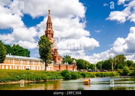 Sergiev Posad, regione di Mosca, Russia - 3 luglio 2023: Campanile a Chernigov Skete della Trinità-Sergius Lavra. Foto Stock