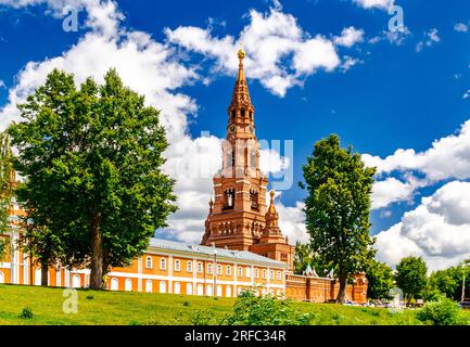 Sergiev Posad, regione di Mosca, Russia - 3 luglio 2023: Campanile a Chernigov Skete della Trinità-Sergius Lavra. Foto Stock
