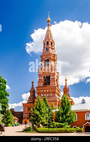 Sergiev Posad, regione di Mosca, Russia - 3 luglio 2023: Campanile a Chernigov Skete della Trinità-Sergius Lavra. Foto Stock