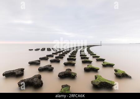 Difese marittime a Cobbolds Point, Felixstowe, Suffolk, East Anglia Foto Stock