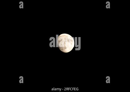 Fasi isolate della luna piena del cielo nero lunare Foto Stock