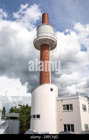 Torre d'acqua montata sul fusto del Paimio Sanatorium, ex ospedale per la tubercolosi progettato da Aino e Alvar Aalto, a Paimio, Finlandia Foto Stock