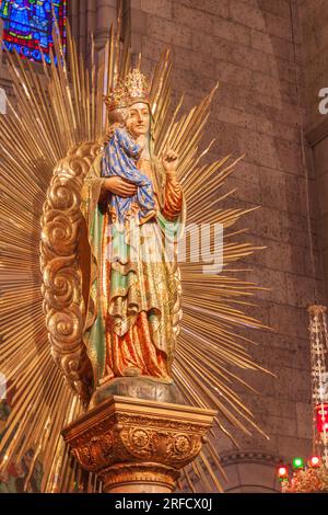 Basilica di Sainte-Anne de Beaupré sulle rive della Basilica di San Lawrence River, 32 miglia sopra Quebec City in Canada. Foto Stock