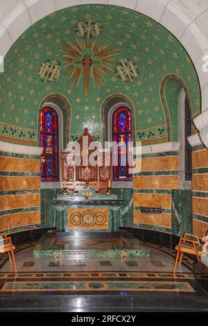 Basilica di Sainte-Anne de Beaupré sulle rive della Basilica di San Lawrence River, 32 miglia sopra Quebec City in Canada. Foto Stock