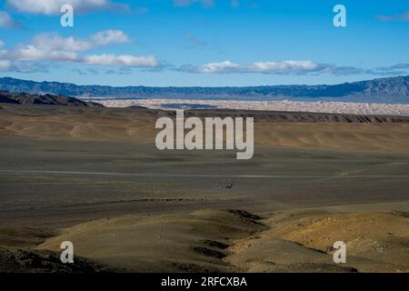 Vista delle dune di sabbia di Hongoryn Els (Khongoryn Els) nel deserto del Gobi, nel Parco nazionale Gobi Gurvansaikhan, nella Mongolia meridionale. Foto Stock