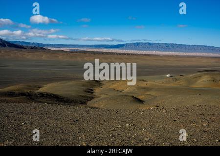 Vista delle dune di sabbia di Hongoryn Els (Khongoryn Els) nel deserto del Gobi, nel Parco nazionale Gobi Gurvansaikhan, nella Mongolia meridionale. Foto Stock