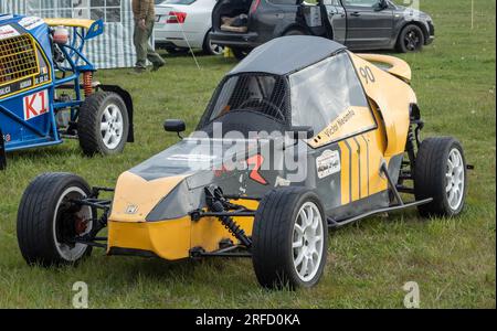 Targu-Jiu, Gorj, Romania - 29 aprile 2023: Mostra di veicoli fuoristrada alla fiera aerea, a Targu-Jiu, Romania Foto Stock