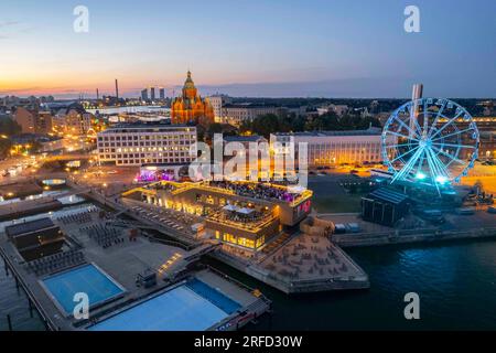 Skyline di Helsinki in una notte d'estate Foto Stock