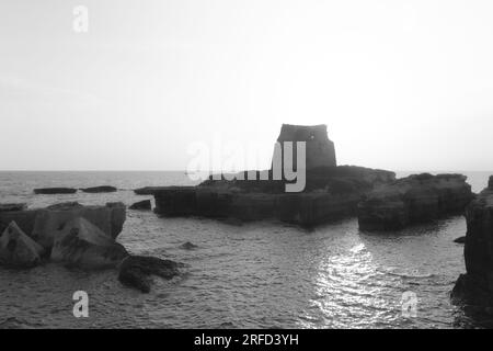 Splendida alba a la torre dell'orso, Puglia, Italia Foto Stock