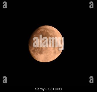 30 luglio 2023, Srinagar, Jammu e Kashmir, India: Immagini di Srinagar Kashmir mentre la luna piena si avvicina al suo punto più vicino alla terra. (Immagine di credito: © Mubashir Hassan/Pacific Press via ZUMA Press Wire) SOLO USO EDITORIALE! Non per USO commerciale! Foto Stock