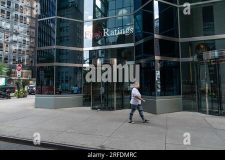 Vista della sede centrale di Fitch rating a New York il 2 agosto 2023, giorno dopo che la società ha declassato il debito a lungo termine degli Stati Uniti da AAA ad AA+, il che ha portato Dow Jones a scendere di quasi 350 punti Foto Stock