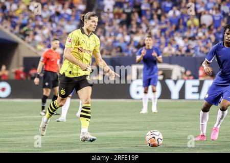 Chicago, Stati Uniti. 2 agosto 2023. Chicago, USA, 2 agosto 2023: Marcel Sabitzer (20 Borussia Dortmund) punti durante la partita tra Chelsea F.C. e Borussia Dortmund mercoledì 2 agosto 2023 al Soldier Field di Chicago, USA. (NESSUN USO COMMERCIALE) (Shaina Benhiyoun/SPP) credito: SPP Sport Press Photo. /Alamy Live News Foto Stock