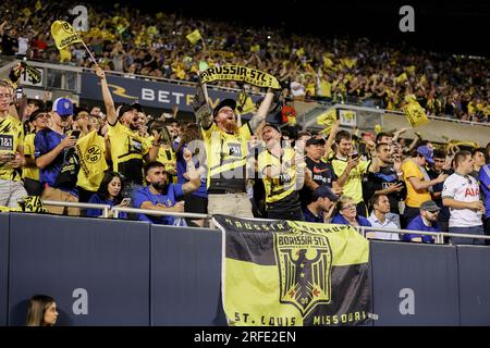 Chicago, Stati Uniti. 2 agosto 2023. Chicago, USA, 2 agosto 2023: I tifosi del Borussia Dortmund celebrano il primo gol durante la partita tra Chelsea F.C. e Borussia Dortmund mercoledì 2 agosto 2023 al Soldier Field di Chicago, USA. (NESSUN USO COMMERCIALE) (Shaina Benhiyoun/SPP) credito: SPP Sport Press Photo. /Alamy Live News Foto Stock