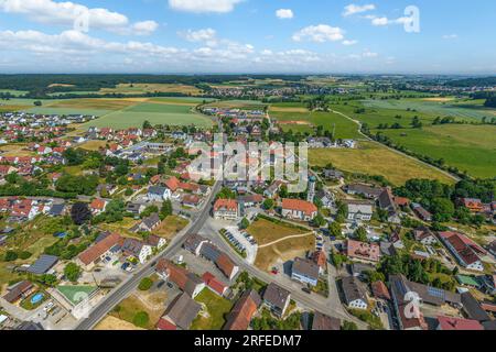 Il villaggio di mercato Altenmünster nella valle dello Zusam in svevia dall'alto Foto Stock