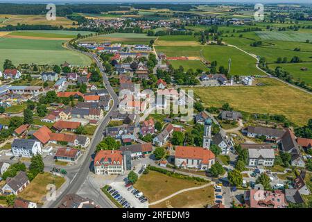 Il villaggio di mercato Altenmünster nella valle dello Zusam in svevia dall'alto Foto Stock