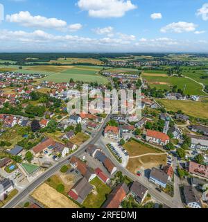 Il villaggio di mercato Altenmünster nella valle dello Zusam in svevia dall'alto Foto Stock