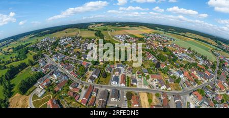 Il villaggio di mercato Altenmünster nella valle dello Zusam in svevia dall'alto Foto Stock