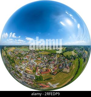 Il villaggio di mercato Altenmünster nella valle dello Zusam in svevia dall'alto Foto Stock