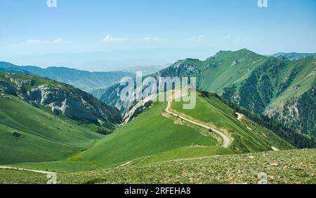 Passo Moldo-Ashuu distretto della regione di Son-Kul nel Kirghizistan occidentale Foto Stock