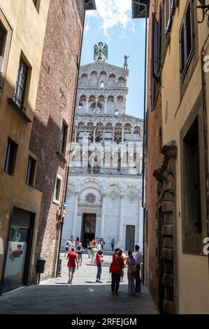 La Chiesa di San Michele è una cattedrale cattolica dedicata a San Martino di Tours. È anche la sede dell'arcivescovo o Foto Stock