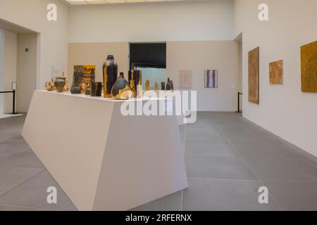 Norimberga, Germania - 19 luglio 2023: Sale ed esposizione al Neues Museum di Norimberga, Franconia, Baviera Foto Stock