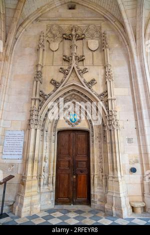 Francia, Loiret, Valle della Loira dichiarata Patrimonio dell'Umanità dall'UNESCO, Clery Saint Andre, basilica Notre Dame de Clery in stile gotico fiammeggiante Foto Stock