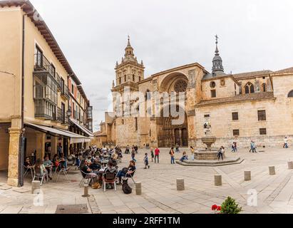 Spagna, Castiglia e León, El Burgo de Osma, Plaza de la Catedral Foto Stock