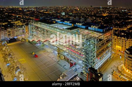 Francia, Parigi, Centro Georges Pompidou chiamato anche Beaubourg dagli architetti Enzo piano, Richard Rogers e Gianfranco Franchini (vista aerea) Foto Stock