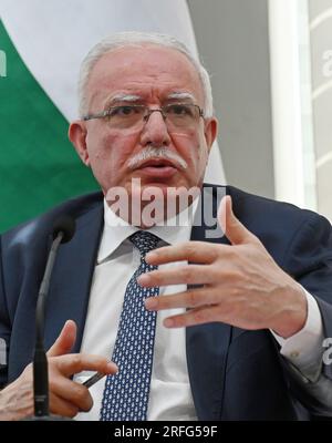 Ramallah, Gaza. 3 agosto 2023. Il ministro degli Esteri palestinese Riyad al-Maliki dell'Autorità Nazionale palestinese tiene una conferenza stampa con l'Associazione per la stampa estera nel suo ufficio a Ramallah, Cisgiordania, il 3 agosto 2023. Foto di Debbie Hill/ Credit: UPI/Alamy Live News Foto Stock