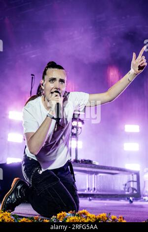 Skanderborg, Danimarca. 2 agosto 2023. Il cantautore danese MØ esegue un concerto dal vivo durante il festival musicale danese SmukFest 2023 a Skanderborg. (Foto: Gonzales Photo/Alamy Live News Foto Stock