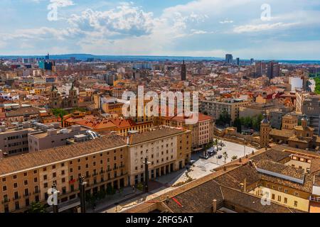 Vista sopraelevata di Plaza de Nuestra Señora del Pilar e del centro storico di Saragozza, Aragona, Spagna. Foto Stock