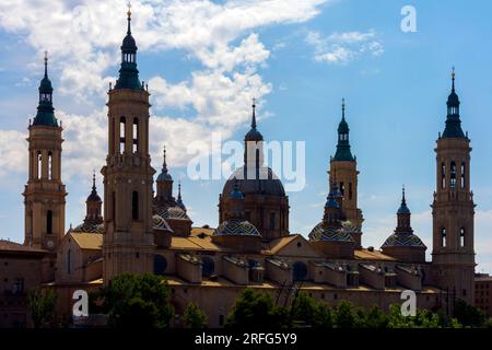 Vista della Basilica di nostra Signora del pilastro (Catedral-Basílica de Nuestra Señora del Pilar), Saragozza, Spagna. Foto Stock