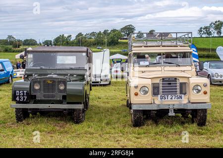 Due Land Rover, una serie 1 e una serie 3, presentate alla fiera dei trattori d'epoca di Ayr Foto Stock