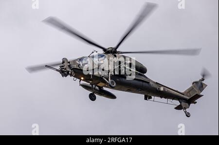 Agusta AH-129D Mangusta dell'Esercito Italiano durante l'esposizione al tatuaggio Royal International Air Foto Stock