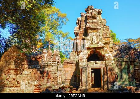 Fotografia ad alta risoluzione che mostra Ta Som, un piccolo tempio situato ad Angkor, in Cambogia, costruito durante la fine del XII secolo per re Jayavarm Foto Stock