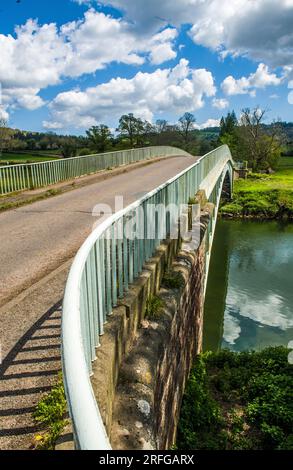 1827 Bigsweir Road Bridge che attraversa il fiume Wye dal Monmouthshire al Gloucestershire nella Wye Valley, molto popolare tra turisti e turisti. Foto Stock
