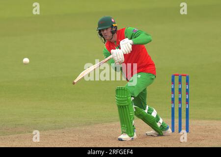 Londra, Regno Unito. 3 agosto 2023. Louis Kimber del Leicestershire batte il Surrey contro il Leicestershire nella Metro Bank One-Day Cup al Kia Oval. Credito: David Rowe/Alamy Live News Foto Stock