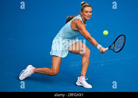 Praga, Repubblica Ceca. 3 agosto 2023. Tereza Martincova (Repubblica Ceca) in azione contro Yue Yuan (Cina) durante il torneo di tennis WTA Prague Open 2023, 2° turno, il 3 agosto 2023, a Praga, Repubblica Ceca. Credito: Ondrej Deml/CTK Photo/Alamy Live News Foto Stock