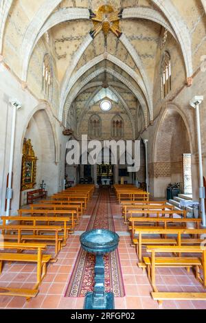 Interno della chiesa di Santa María (XIV secolo) nel villaggio di Tobed, Saragozza, Spagna. Questa chiesa è un eccezionale esempio di chiesa-fortezza in t Foto Stock