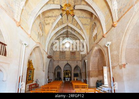 Interno della chiesa di Santa María (XIV secolo) nel villaggio di Tobed, Saragozza, Spagna. Questa chiesa è un eccezionale esempio di chiesa-fortezza in t Foto Stock