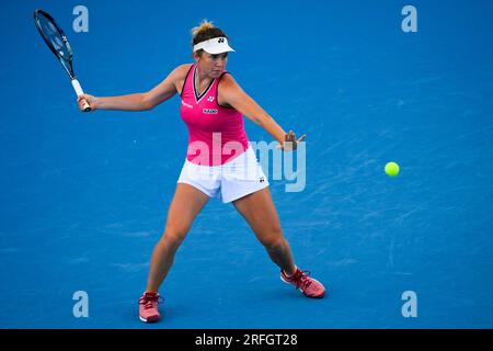 Praga, Repubblica Ceca. 3 agosto 2023. Linda Noskova (Repubblica Ceca) in azione contro Ankita Raina (India) durante il torneo di tennis WTA Prague Open 2023, 2° turno, il 3 agosto 2023, a Praga, Repubblica Ceca. Credito: Ondrej Deml/CTK Photo/Alamy Live News Foto Stock