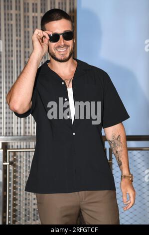 New York, USA. 3 agosto 2023. Vinny Guadagnino visita l'Empire State Building, New York, NY, 3 agosto 2023. (Foto di Anthony Behar/Sipa USA) credito: SIPA USA/Alamy Live News Foto Stock