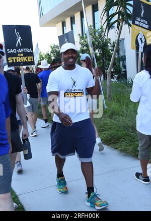 Hollywood, USA. 3 agosto 2023. Page Kennedy picchettando con i membri SAG-AFTRA e WGA al di fuori dei NETFLIX e Sunset Bronson Studios il 3 agosto 2023 a Hollywood, California. © Lisa OConnor/AFF-USA.com credito: AFF/Alamy Live News Foto Stock