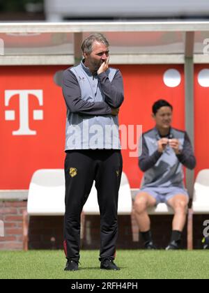 UTRECHT - l'allenatore dell'FC Utrecht Michael Silberbauer durante l'amichevole tra l'FC Utrecht e il Bologna FC al complesso sportivo Zoudenbalch il 2 agosto 2023 a Utrecht, Paesi Bassi. AP | Dutch Height | GERRIT DI COLONIA Foto Stock