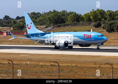 TUI Boeing 737-8 MAX (Reg: G-TUMK) in arrivo da Bristol con il volo BY6406. Foto Stock