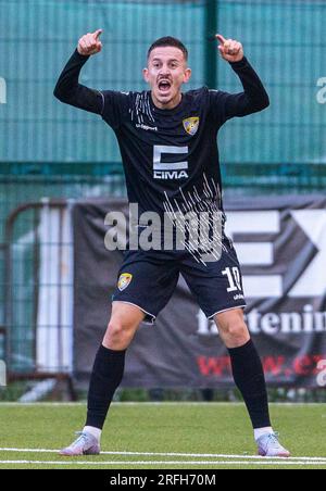 Nazmi Gripshi dell'FC Ballkani celebra il secondo gol della sua squadra durante il secondo turno di qualificazione della UEFA Europa Conference League, partita di andata e ritorno al Solitude Stadium di Belfast. Data foto: Giovedì 3 agosto 2023. Foto Stock