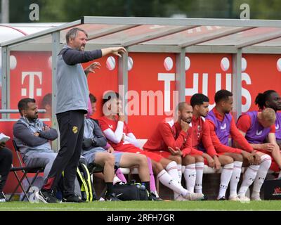 UTRECHT - l'allenatore dell'FC Utrecht Michael Silberbauer durante l'amichevole tra l'FC Utrecht e il Bologna FC al complesso sportivo Zoudenbalch il 2 agosto 2023 a Utrecht, Paesi Bassi. AP | Dutch Height | GERRIT DI COLONIA Foto Stock