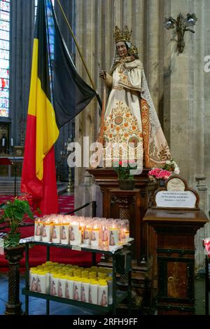 Vista della chiesa di nostra Signora delle vittorie sul Sablon, è una chiesa cattolica romana del XV secolo in stile gotico brabantino dell'architetto Lucas F. Foto Stock